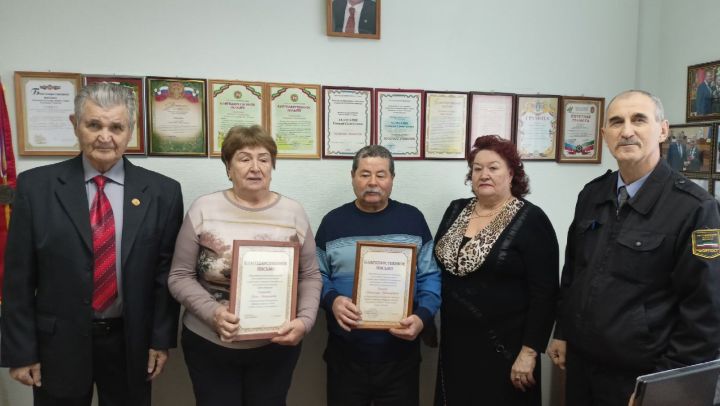 По инициативе республиканского Совета ветеранов в Заинске наградили двух юбиляров