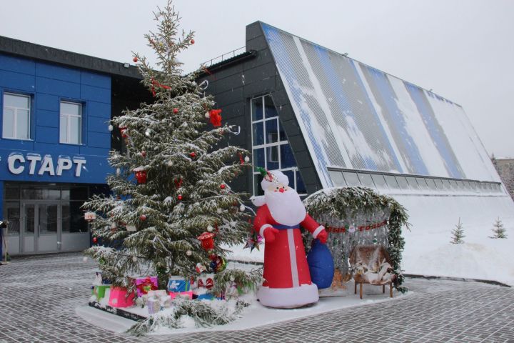 Зимняя сказка: заинцы украсили город к новогодним праздникам