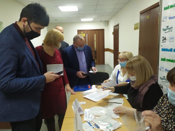 Заинские депутаты приняли участие в благотворительной акции «Подари подписку»