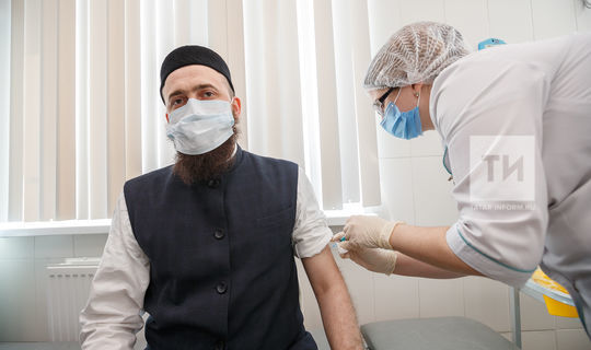 Муфтий Татарстана вакцинировался от коронавируса