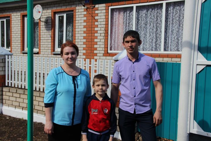 Заинская семья построила дом по жилищной программе