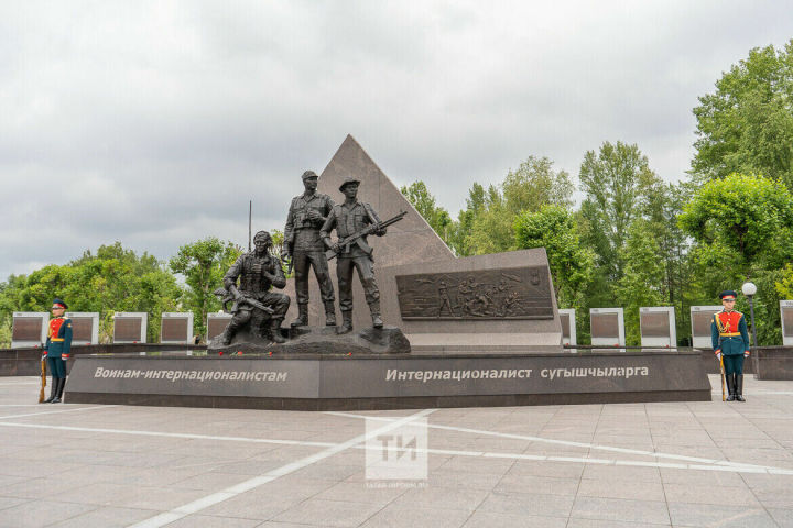 В День России в Казани торжественно открыли мемориал воинам-интернационалистам