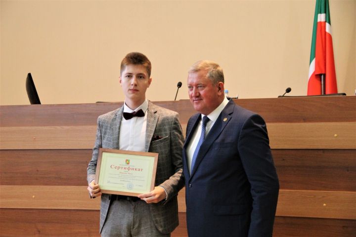Лучшим учащимся района в этом учебном году стал Иван Шишкин