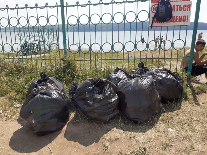 48 мешков мусора молодые заинцы собрали на берегу реки Зай