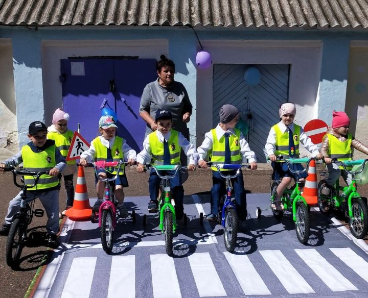 Заинские дошколята отметили Всемирный день велосипеда