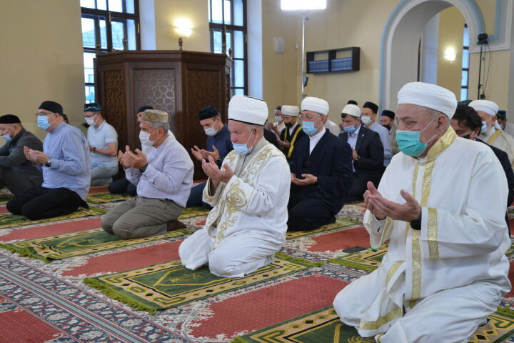 В Галеевской мечети Казани прошел праздничный намаз в честь Курбан-байрам