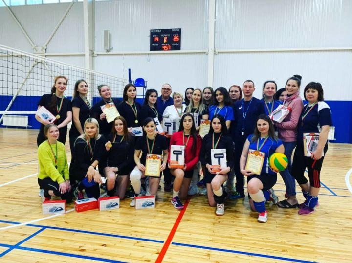 В Заинске прошел Рождественский турнир по волейболу среди женских команд РТ