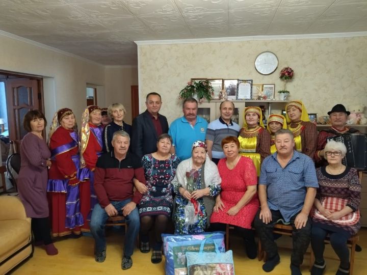 Жительницу села Светлое Озеро поздравили с 90-летием