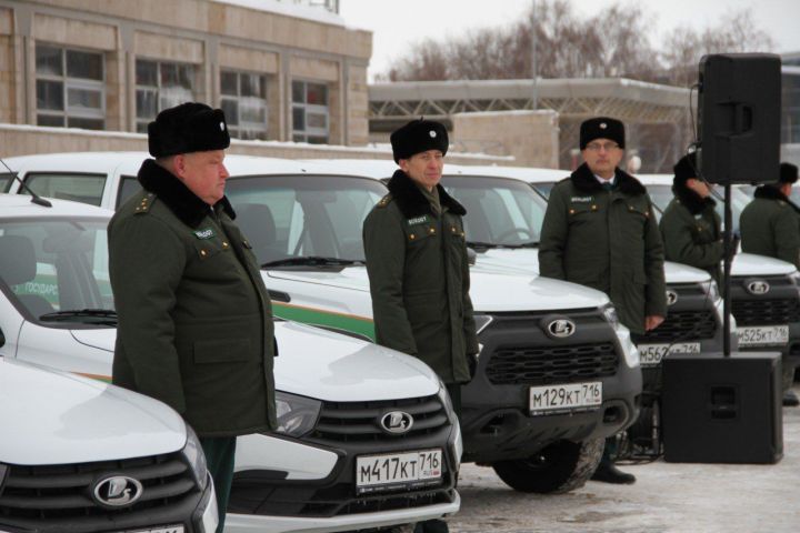 Автопарк Минэкологии РТ пополнили 20 новых служебных машин