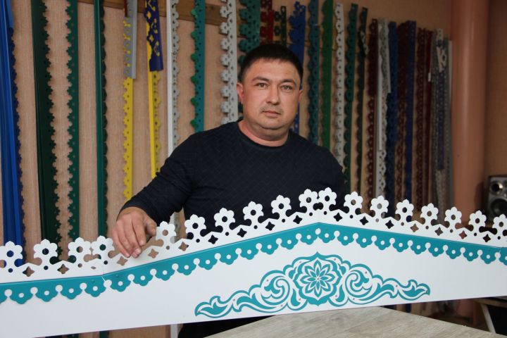 Мастер из Заинска украшает дома татарским орнаментом