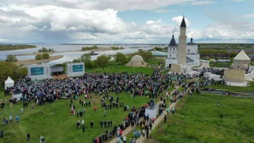 Рустaм Минниханов пригласил жителей Татарстанa в Болгaр на празднованиe 1100-летия принятия исламa