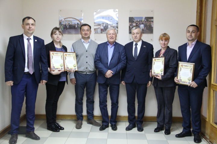 Школы Заинского района получили сертификаты на комплекты школьного инвентаря от нефтяников