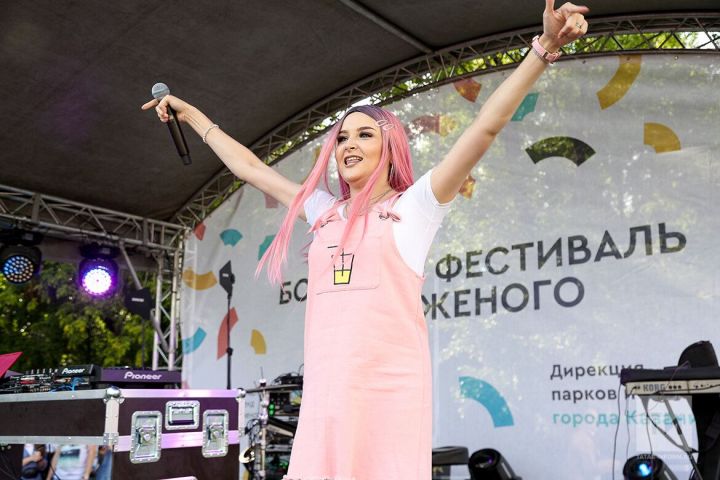 Певица Лэйна купила права на исполнение хитов «Аерылмагыз» и «Миләшләрем»
