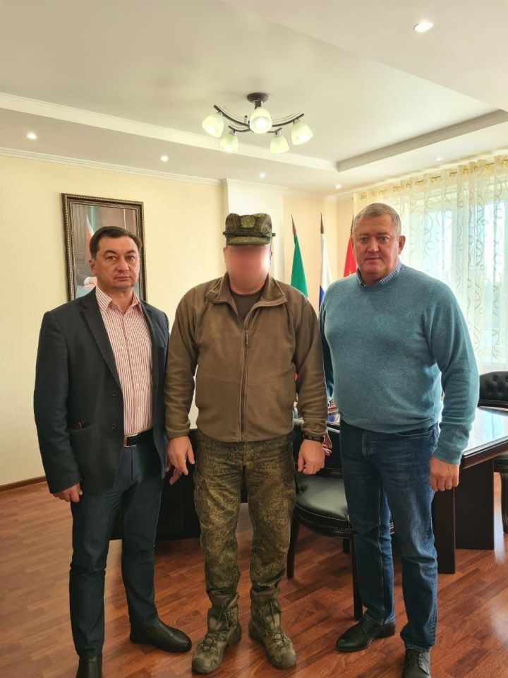 Глава Заинского района встретился с заместителем командира батальона