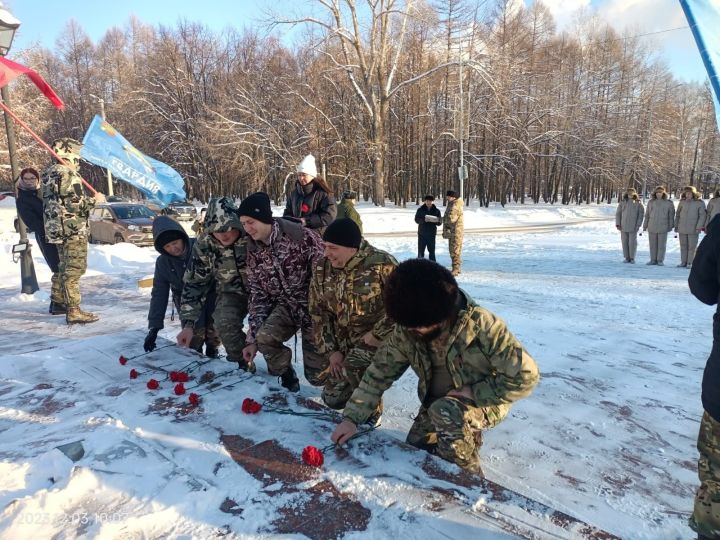 Бүген илебездә Ватан Геройлары көне