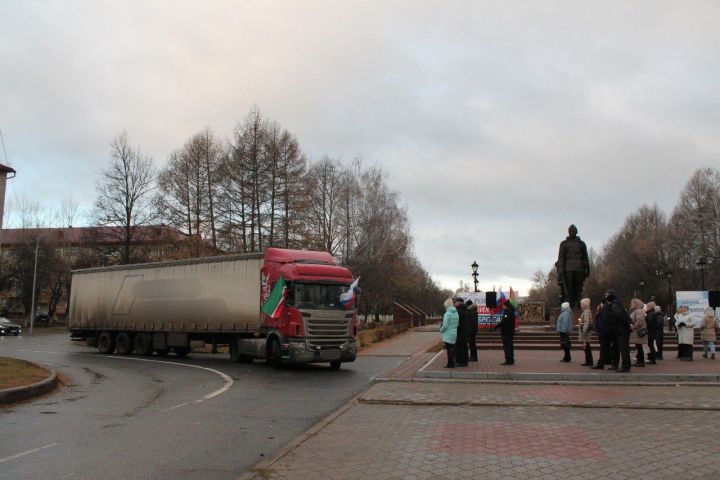 Очередная срочная партия гуманитарного груза отправилась ранним воскресным утром из Заинска в город Лисичанск