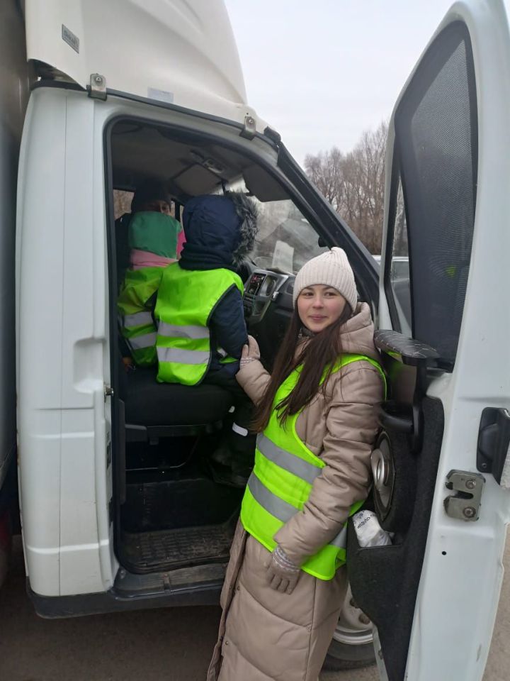 В Заинске дошколята напомнили водителям о ремнях безопасности