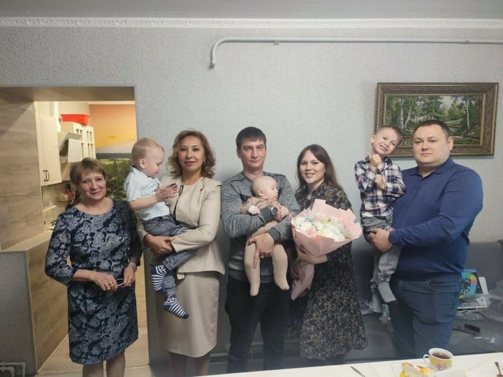 Молодая многодетная мама из Татарстана рассказала о соцподдержке