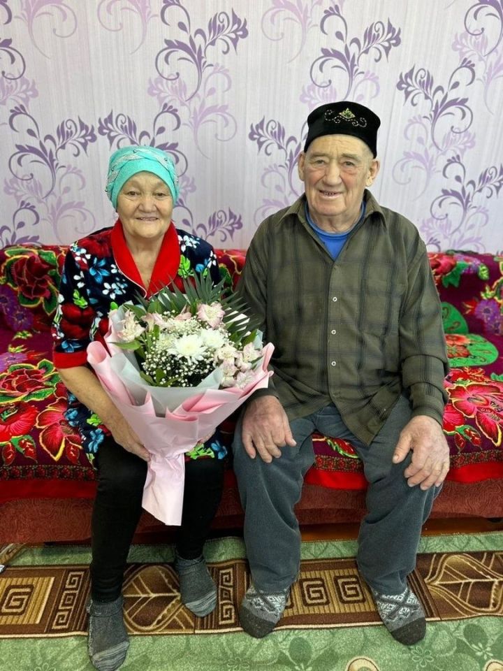«Әнинең догалары белән затлы әби булып яшим»