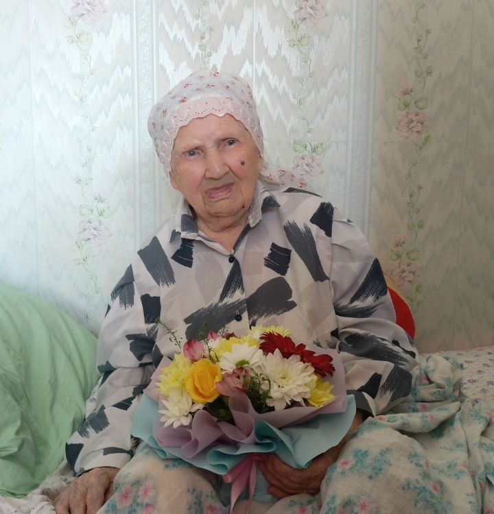 В Заинске поздравили 108-летнюю Антонину Чижову с 8 марта