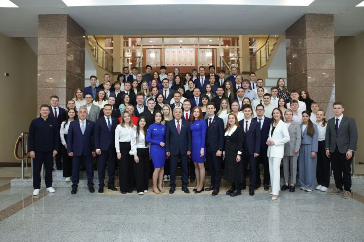 Руководитель Заинского местного отделения #МолодаяГвардияРТ принял участие во встрече в парламенте