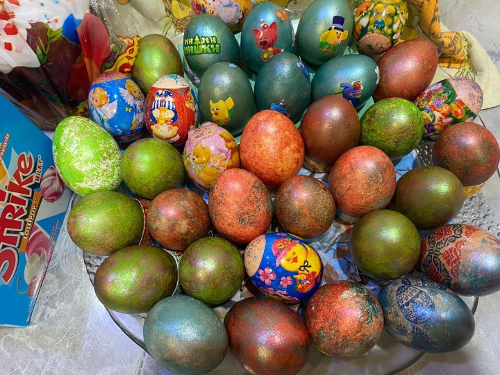 Жительницы Заинска поделились способами украшения яиц на Пасху