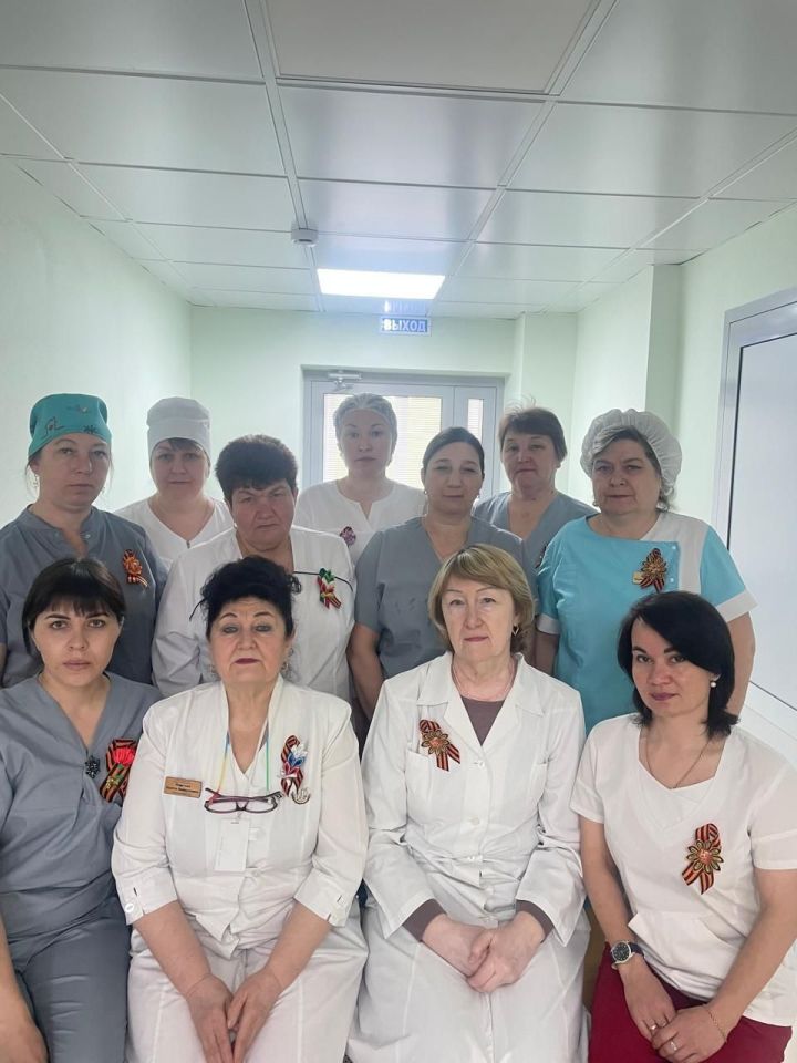 В Заинске медицинские работники присоединились к акции «Георгиевская ленточка»