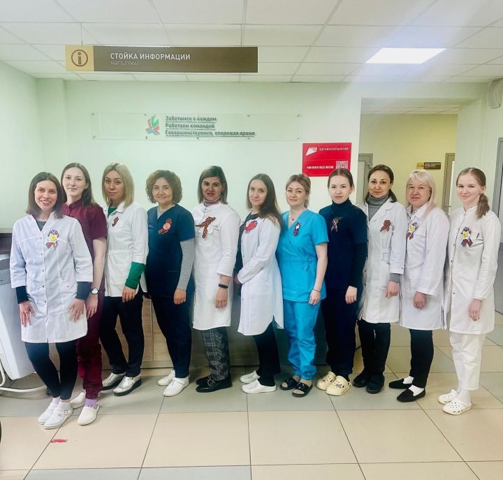 В Заинске медицинские работники присоединились к акции «Георгиевская ленточка»