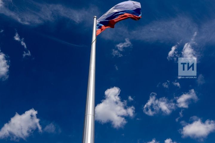 В городах Татарстана прошла патриотическая акция «Горжусь флагом»