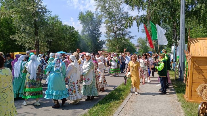 На Сабантуе в Магнитогорске проходят праздничные гуляния