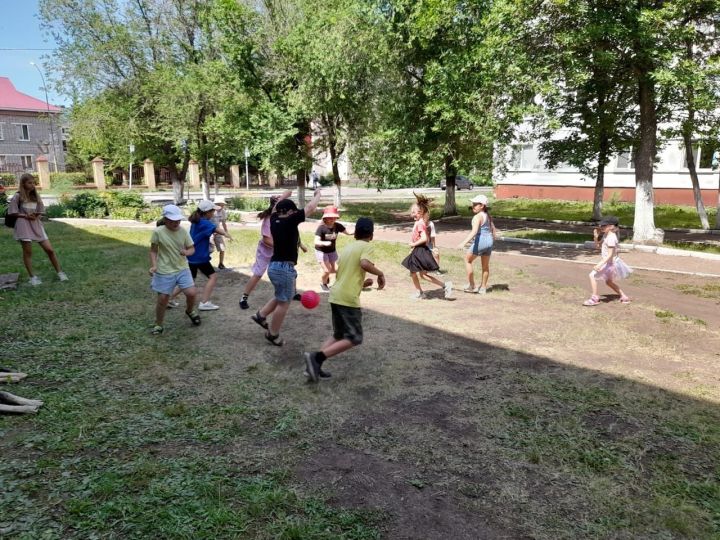 Для ребят из пришкольного лагеря Заинска провели Олимпийские игры