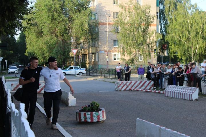 В Заинске состоялась отправка призывников в ВС РФ