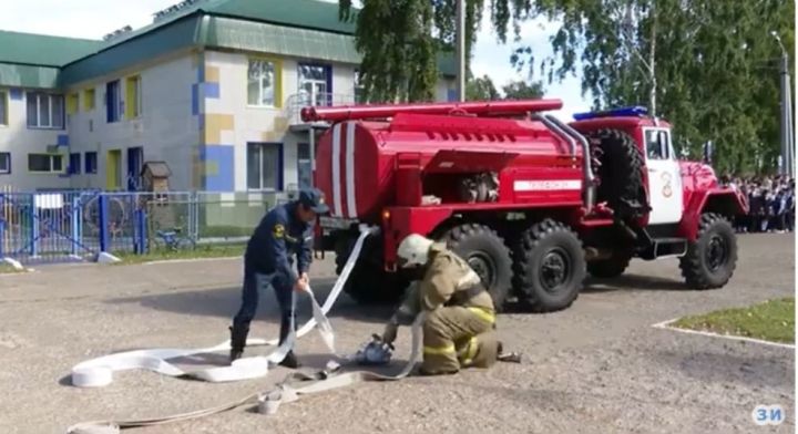 В Заинской школе эвакуировали детей