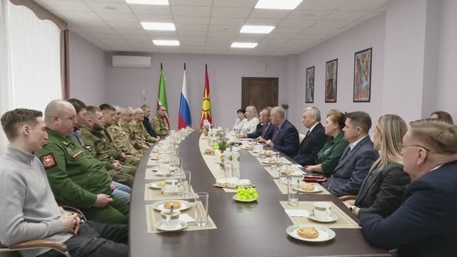 Ветеранам СВО вручили медаль Суворова и Жукова в Заинске
