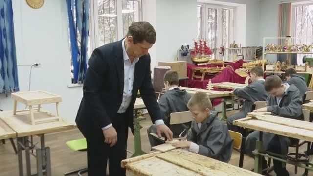 Заинские школьники изготавливают необычные ёлки