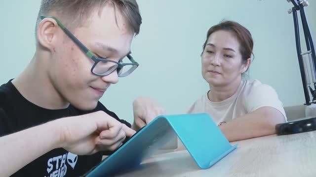 Данис и Радмир получили новогодние подарки в рамках акции «Елка желаний»
