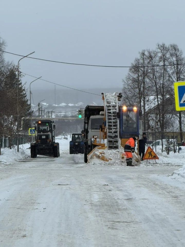 Зәй урамнарыннан 5,6 мең кубометрдан артык кар чыгарылган