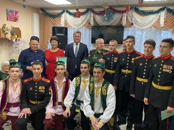 Акция «Мы с вами»: Суворовцы Казани подарили праздник жителям дома-интерната в Рыбно-Слободском районе