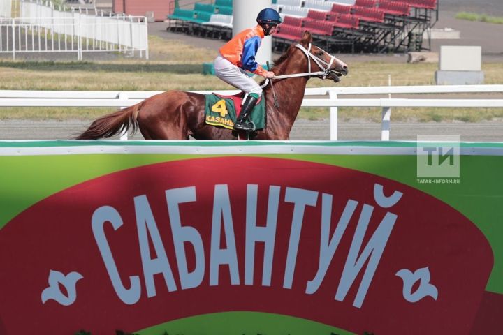Сабантуй на Казанском ипподроме: скачки, конкурсы и праздник для всей семьи