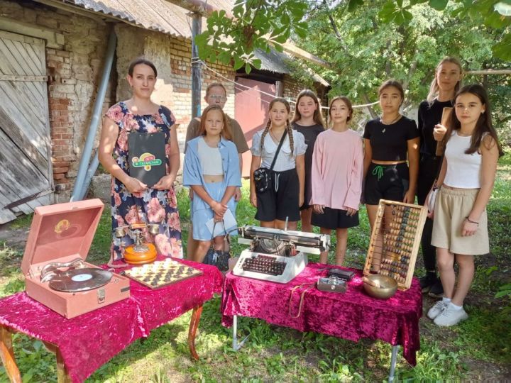 «Музейный дворик» перенес заинских ребят в 90-е и мир татарских сказок