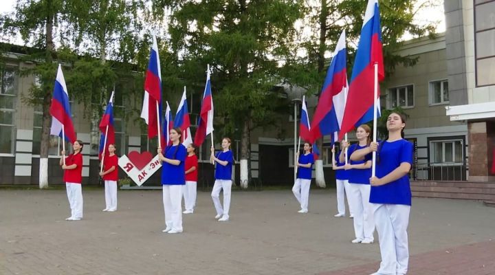 В Заинске отметили День Государственного флага Российской Федерации