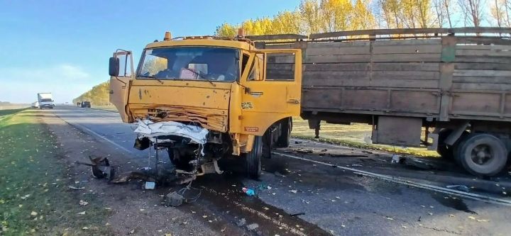 Зәй районында КамАЗ белән бәрелешүдә җиңел автомобиль йөртүче һәлак булган