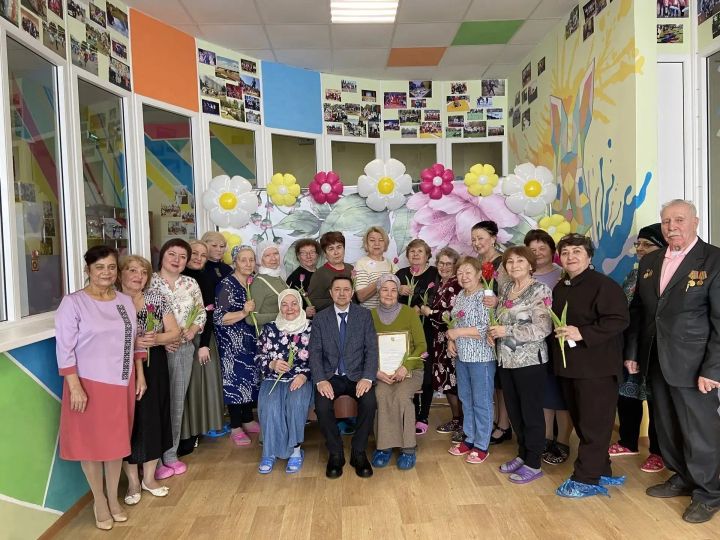 Иске Зәйдә волонтерлар маскировка челтәрләре үрә һәм тормыштан ямь табып яши