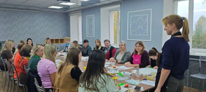 Зәйнең «Радость» үзәгендә иҗат аша арыганлыкны җиңәргә өйрәтәләр