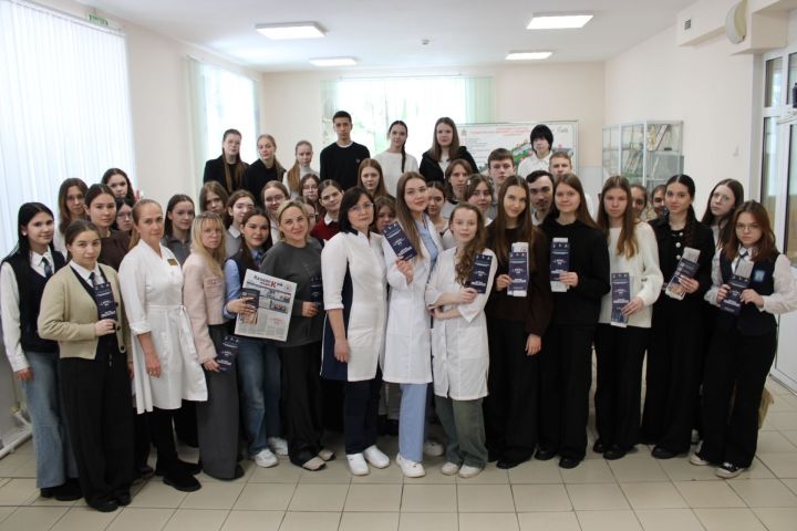 «Ангелы в белых халатах»: Заинская ЦРБ открыла двери для будущих медицинских работников