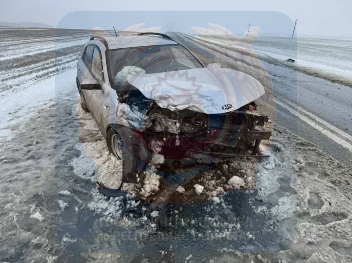 Смертельное ДТП под Заинском: столкновение Kia и Toyota унесло жизнь пассажира