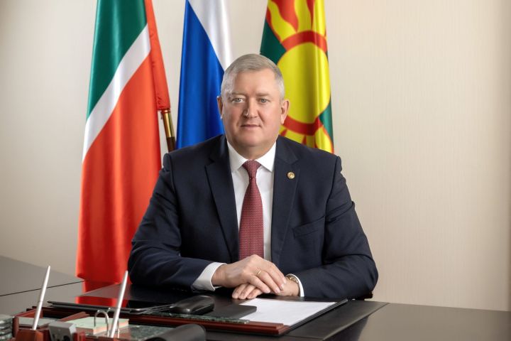 Глава Заинского района поздравил жителей с Днем Весны и Труда
