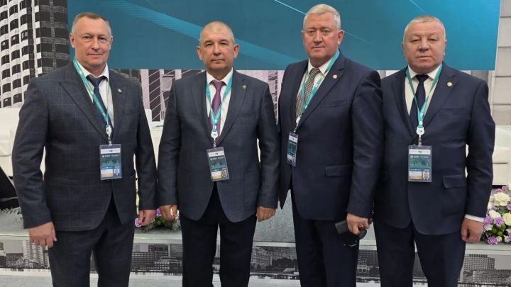 Заинский район на KazanForum: глава муниципалитета принял участие в пленарном заседании