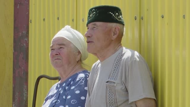 55 лет рука об руку
