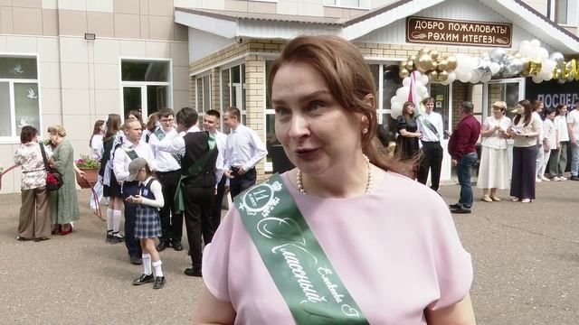 Для выпускников школ прозвенел последний звонок